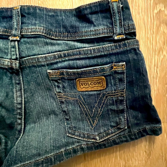 Volcom Bandita Jean Shorts Size 0 - Picture 3 of 7